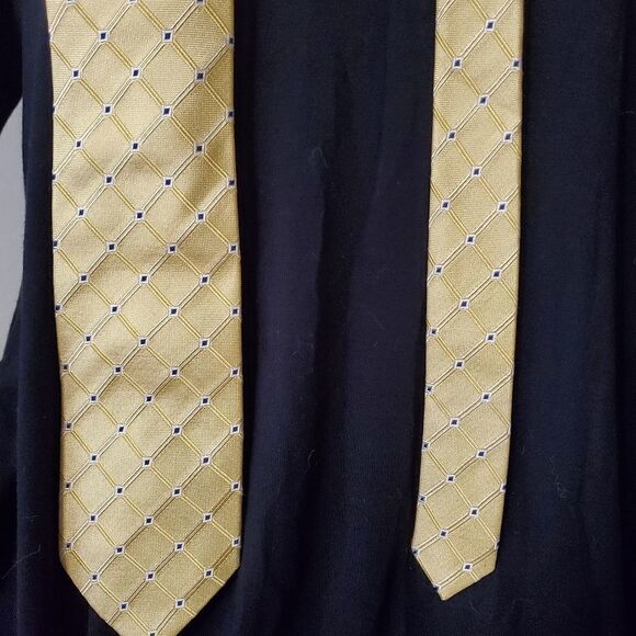 Canterbury Silk Yellow, Blue, & White Tie - Picture 3 of 6